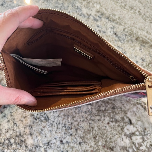 Clutch - Picture 2 of 3